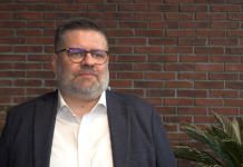 W Polsce płatności zbliżeniowe biją rekordy popularności. Xiaomi i Mastercard wprowadzają tę funkcję do opasek elektronicznych na rękę