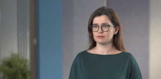 Polacy zaczynają dbać o cyfrową higienę. Co dziesiąty unika korzystania z telefonu przed snem, co piąty ogranicza liczbę powiadomień